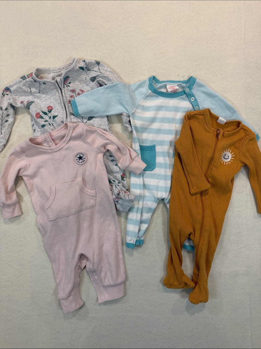 Lot of 4 0-3 mo Outfits Footies. EUC CONVERSE & ORGANIC. UU